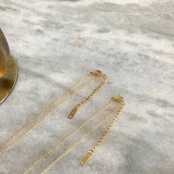 18K Gold Boxed Flower Square Pendant Minimalist Necklace - Picture 8 of 11